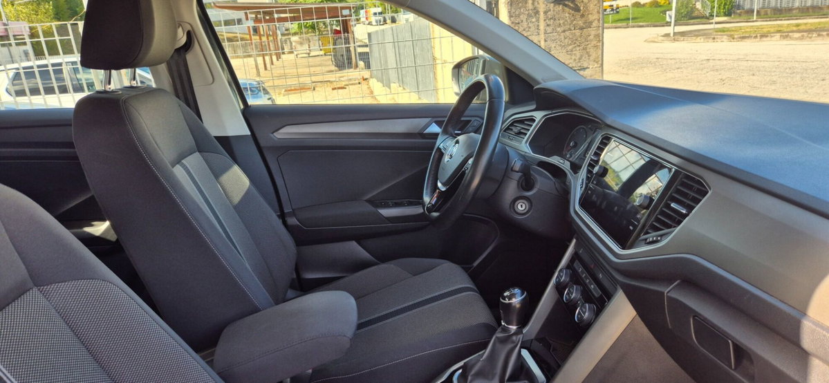 Volkswagen T-Roc 1.6 TDI SCR Business BlueMotion Technology (6)