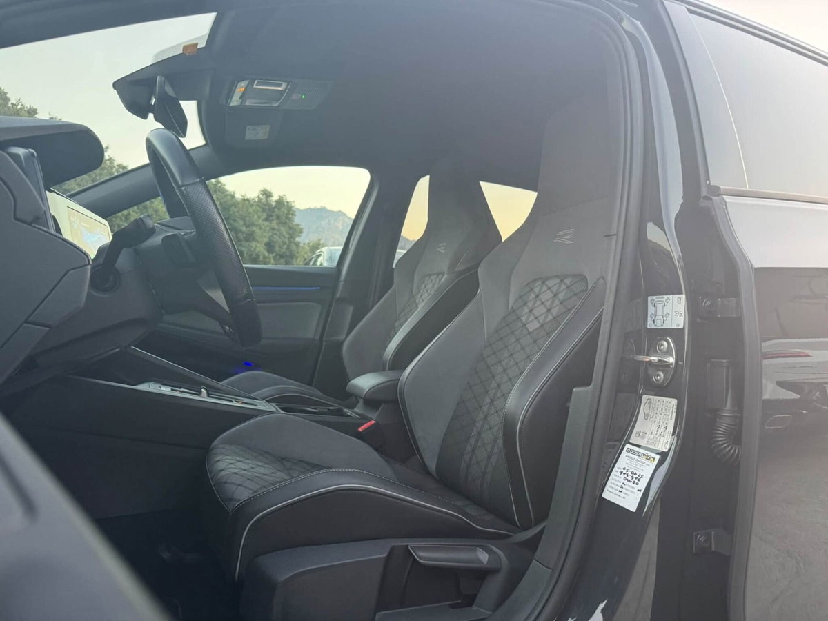 Volkswagen Golf 2.0 TDI 150 CV SCR R-Line (16)