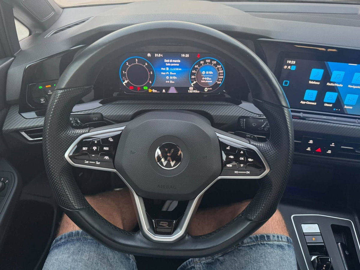 Volkswagen Golf 2.0 TDI 150 CV SCR R-Line (9)