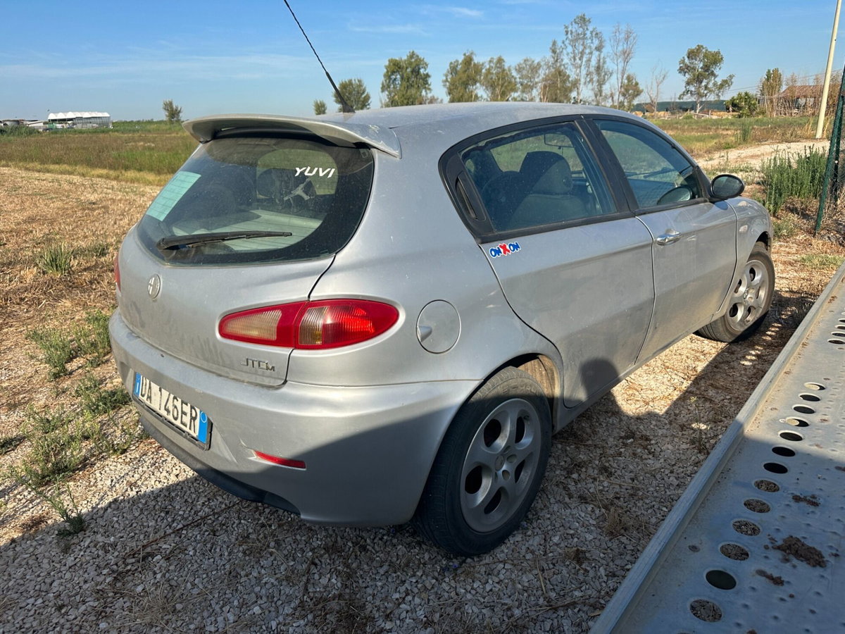 Alfa Romeo 147 1.9 JTD (120) 5 porte Progression (4)