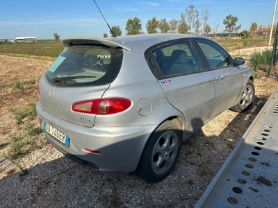 Alfa Romeo 147 1.9 JTD (120) 5 porte Progression (4)
