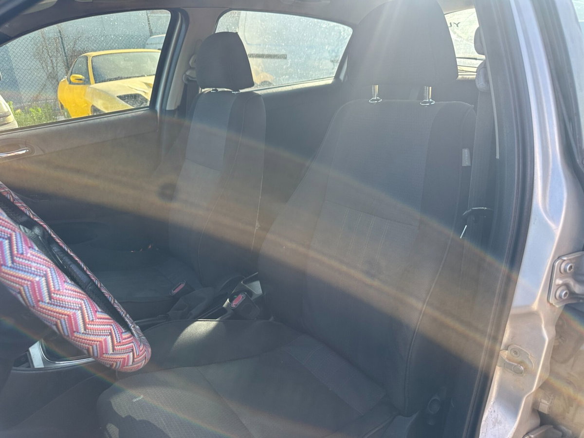 Alfa Romeo 147 1.9 JTD (120) 5 porte Progression (6)