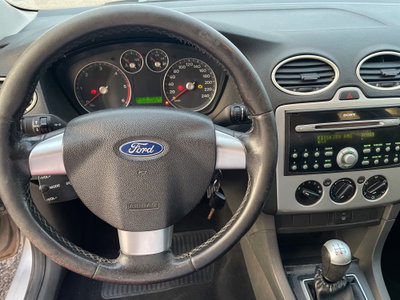 Ford Focus Station Wagon 1.8 TDDi cat SW Ghia (10)