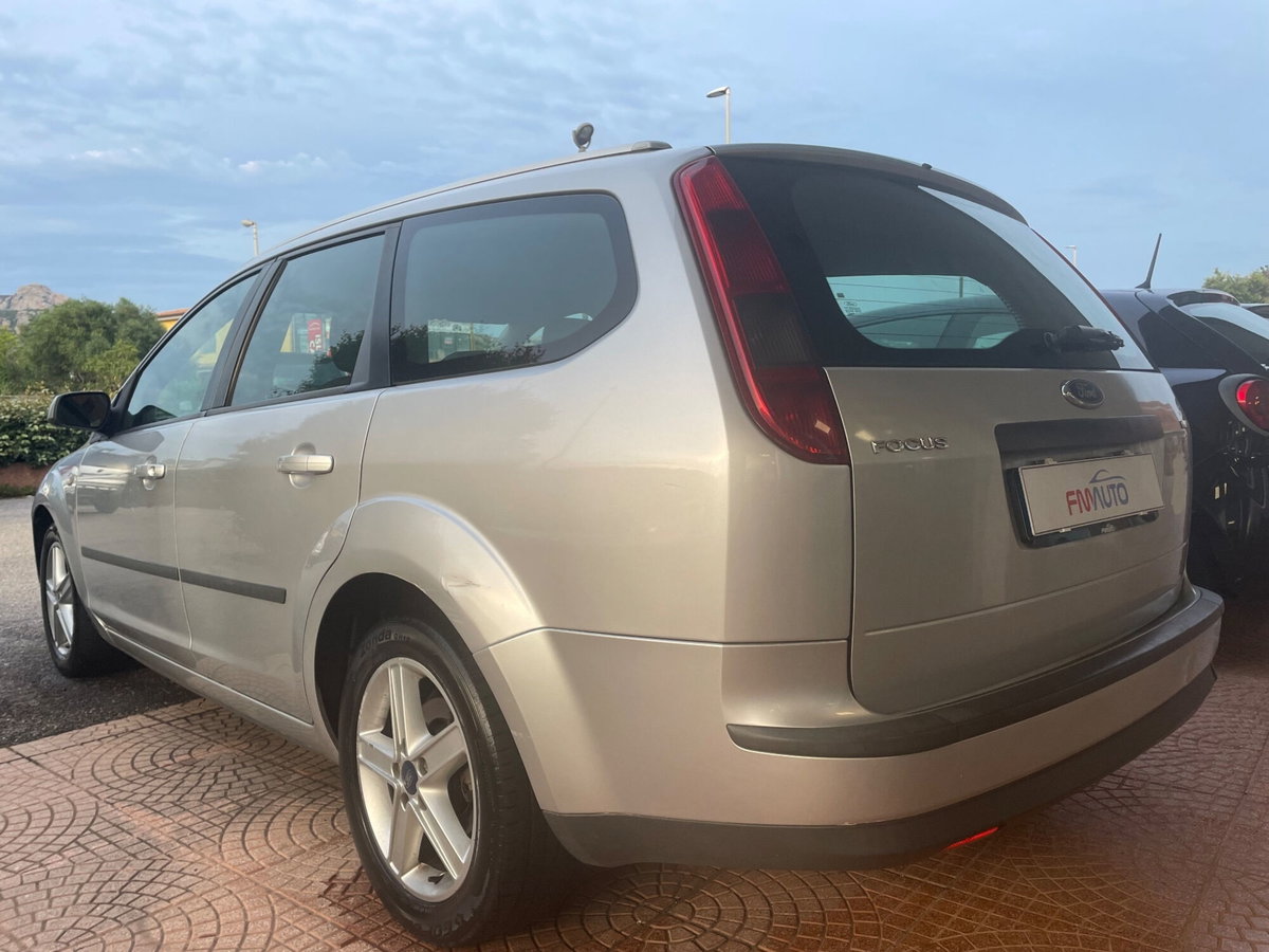 Ford Focus Station Wagon 1.8 TDDi cat SW Ghia (2)