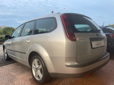 Ford Focus Station Wagon 1.8 TDDi cat SW Ghia (2)