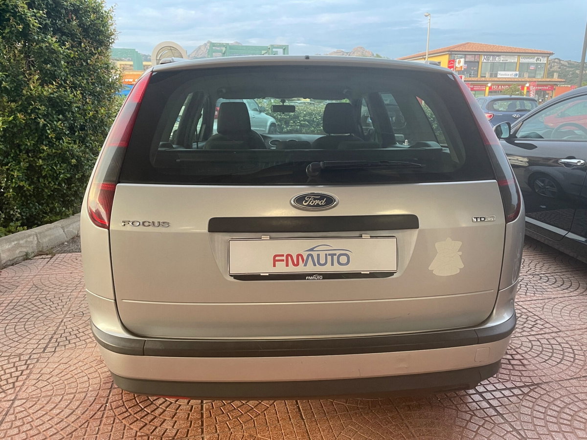 Ford Focus Station Wagon 1.8 TDDi cat SW Ghia (3)