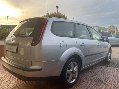Ford Focus Station Wagon 1.8 TDDi cat SW Ghia (4)