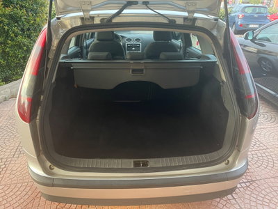 Ford Focus Station Wagon 1.8 TDDi cat SW Ghia (5)
