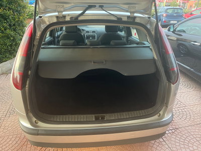 Ford Focus Station Wagon 1.8 TDDi cat SW Ghia (6)