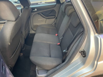 Ford Focus Station Wagon 1.8 TDDi cat SW Ghia (8)