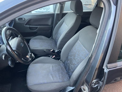 Ford Fiesta 1.2 16V 5p. Ghia (6)