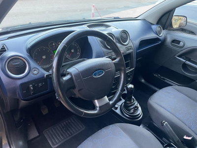 Ford Fiesta 1.2 16V 5p. Ghia (7)