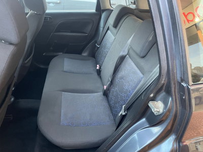Ford Fiesta 1.2 16V 5p. Ghia (8)