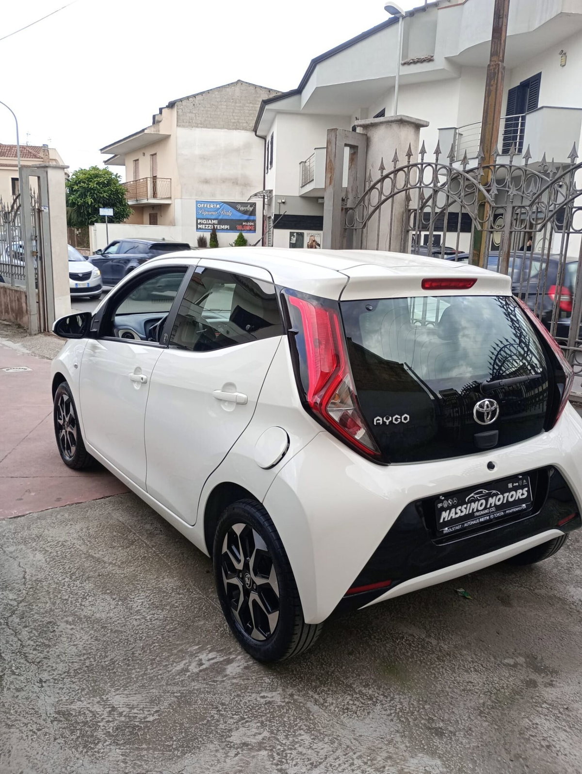 Toyota Aygo Connect 1.0 VVT-i 72 CV 5 porte x-play (4)