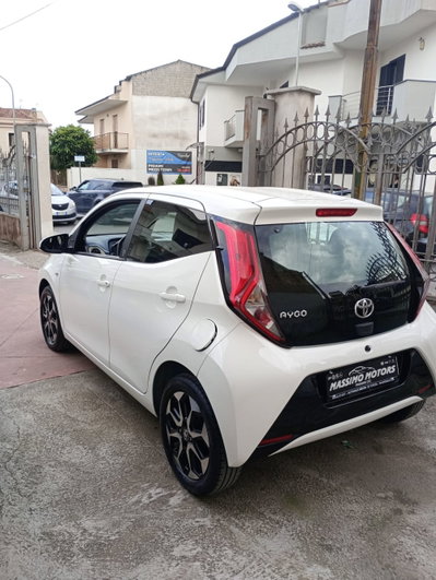 Toyota Aygo Connect 1.0 VVT-i 72 CV 5 porte x-play (4)