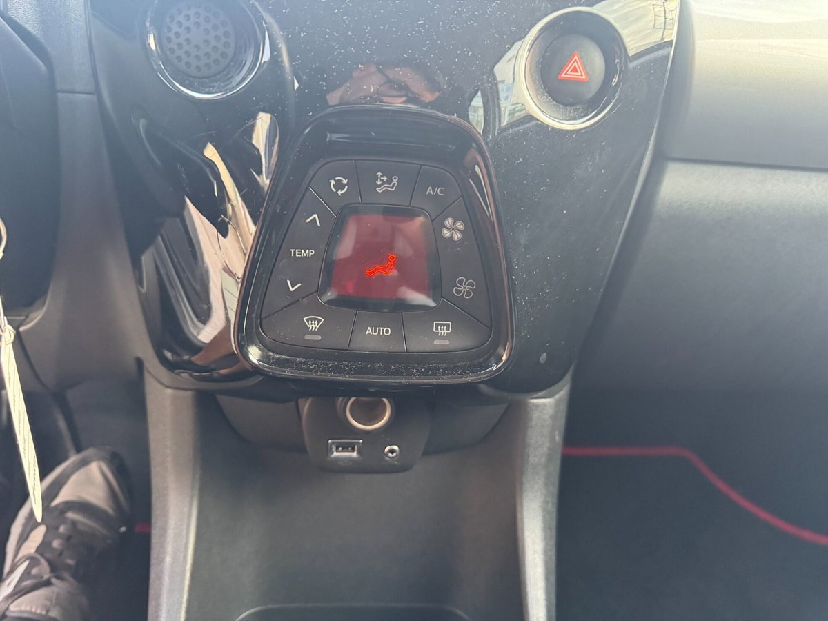 Toyota Aygo 1.0 VVT-i 69 CV 5 porte x-play TSS (11)