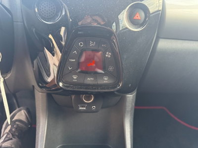 Toyota Aygo 1.0 VVT-i 69 CV 5 porte x-play TSS (11)