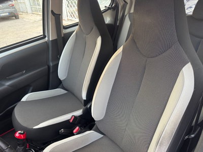 Toyota Aygo 1.0 VVT-i 69 CV 5 porte x-play TSS (14)
