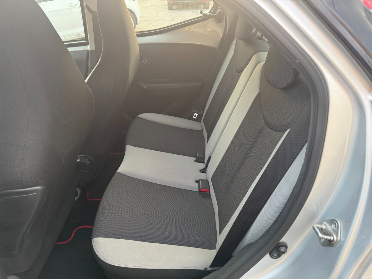 Toyota Aygo 1.0 VVT-i 69 CV 5 porte x-play TSS (17)