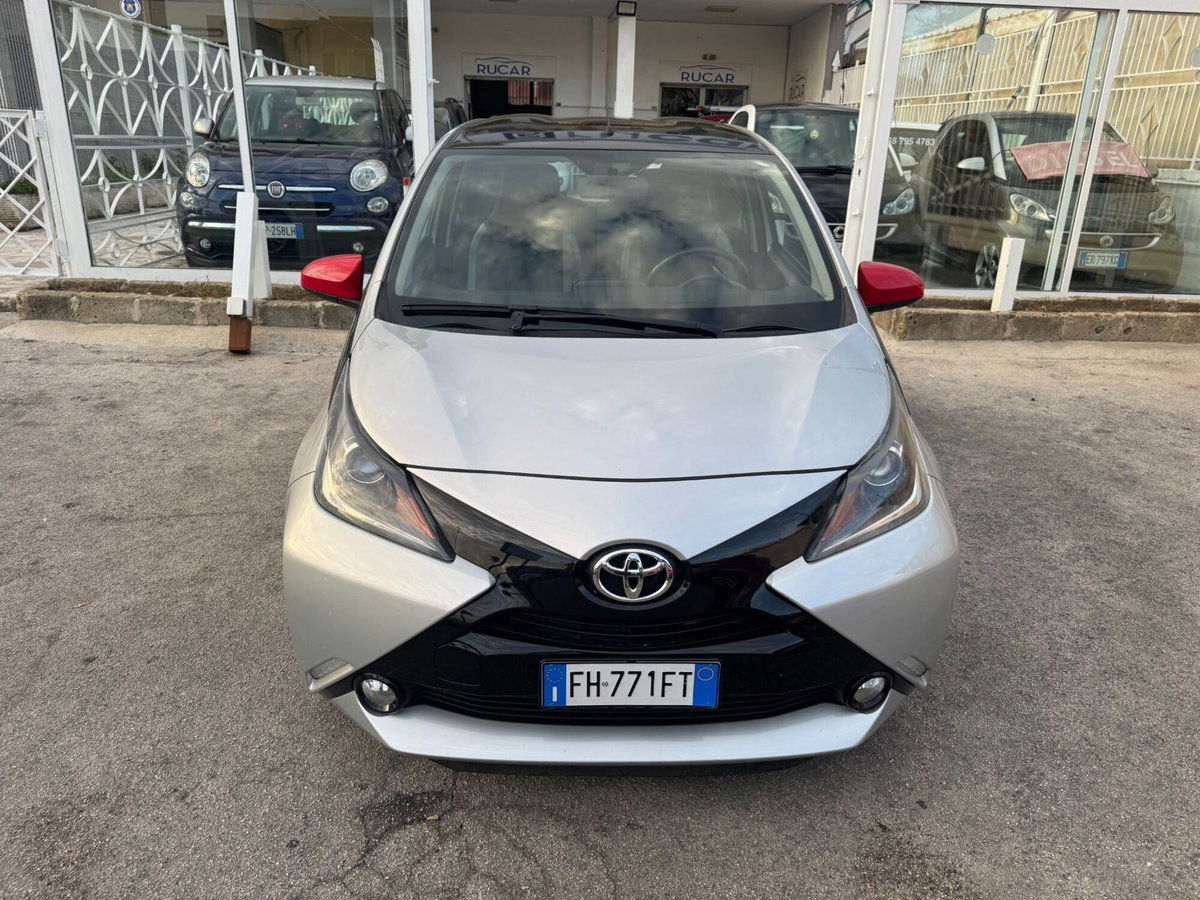 Toyota Aygo 1.0 VVT-i 69 CV 5 porte x-play TSS (2)
