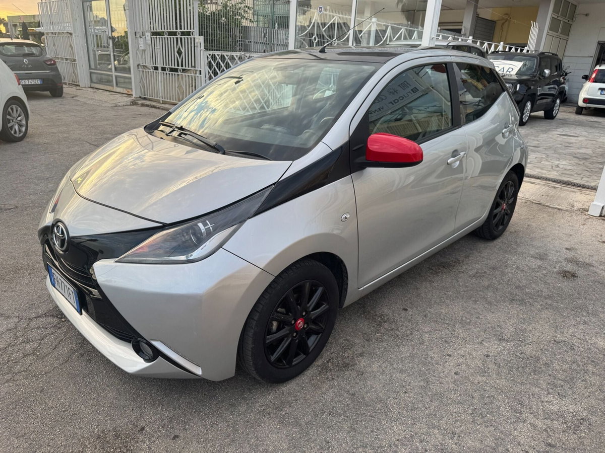 Toyota Aygo 1.0 VVT-i 69 CV 5 porte x-play TSS (4)