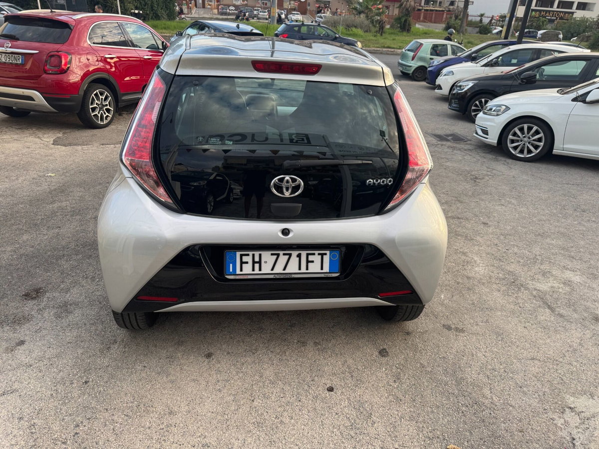 Toyota Aygo 1.0 VVT-i 69 CV 5 porte x-play TSS (5)