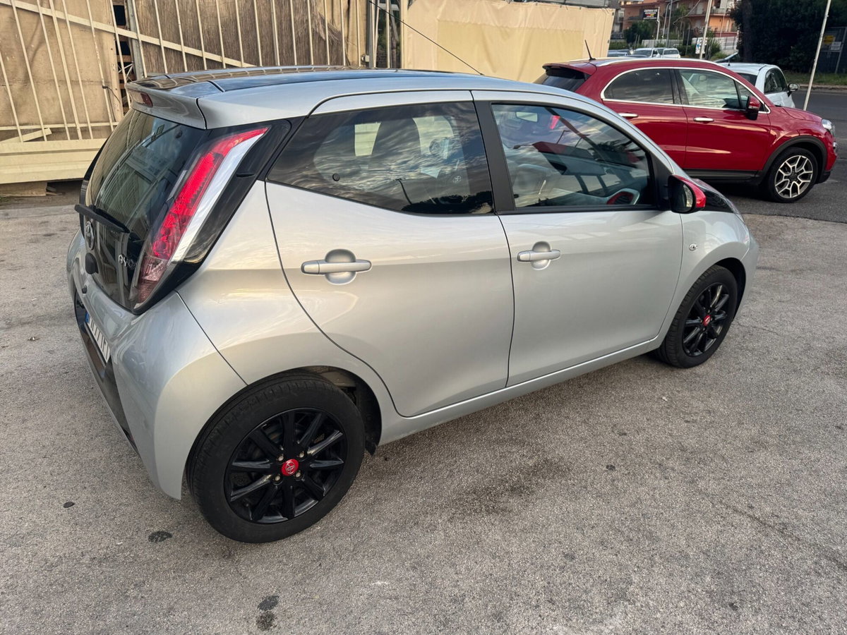 Toyota Aygo 1.0 VVT-i 69 CV 5 porte x-play TSS (7)