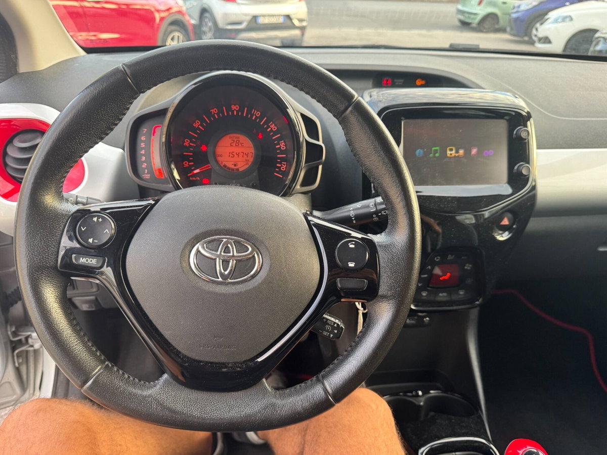 Toyota Aygo 1.0 VVT-i 69 CV 5 porte x-play TSS (9)