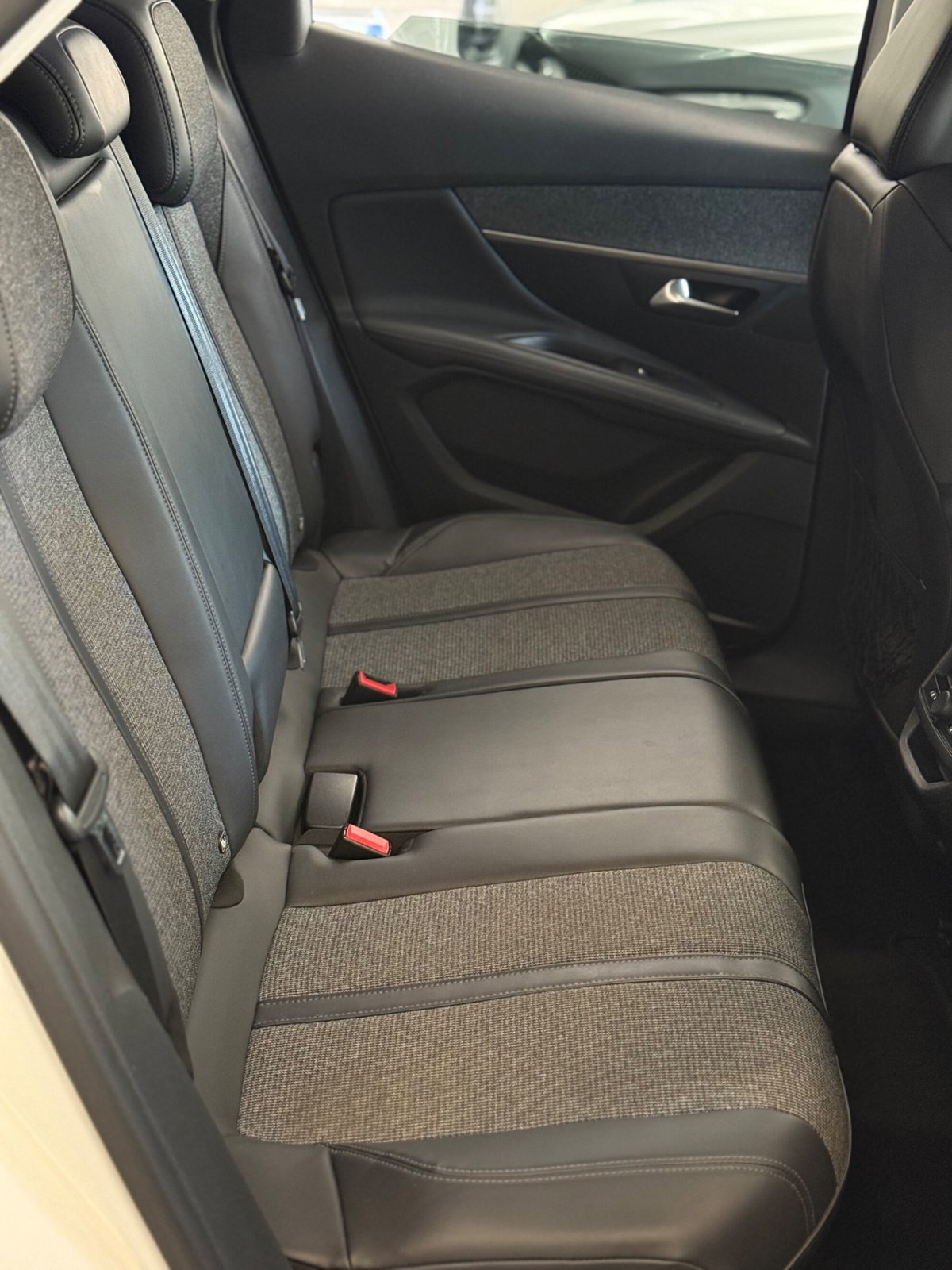 Peugeot 3008 BlueHDi 130 S&S EAT8 Allure Pack (10)