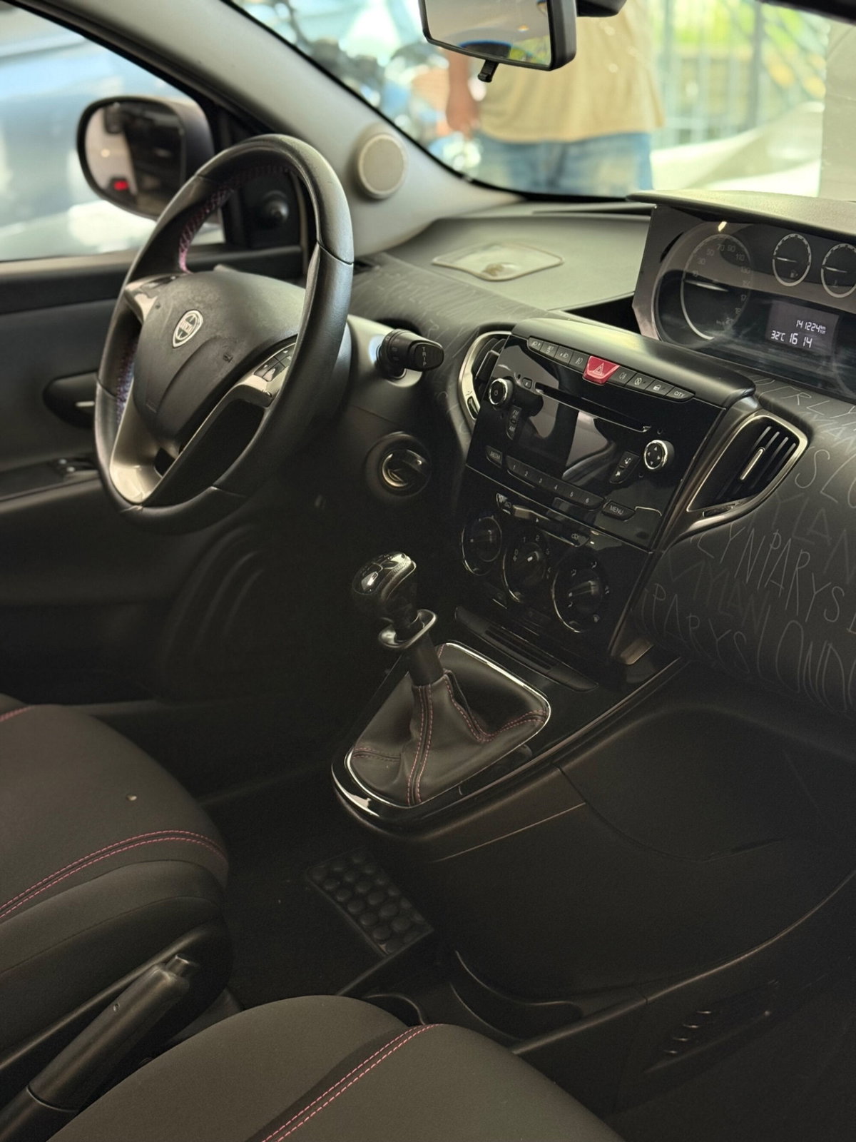 Lancia Ypsilon 1.2 69 CV 5 porte Silver (11)