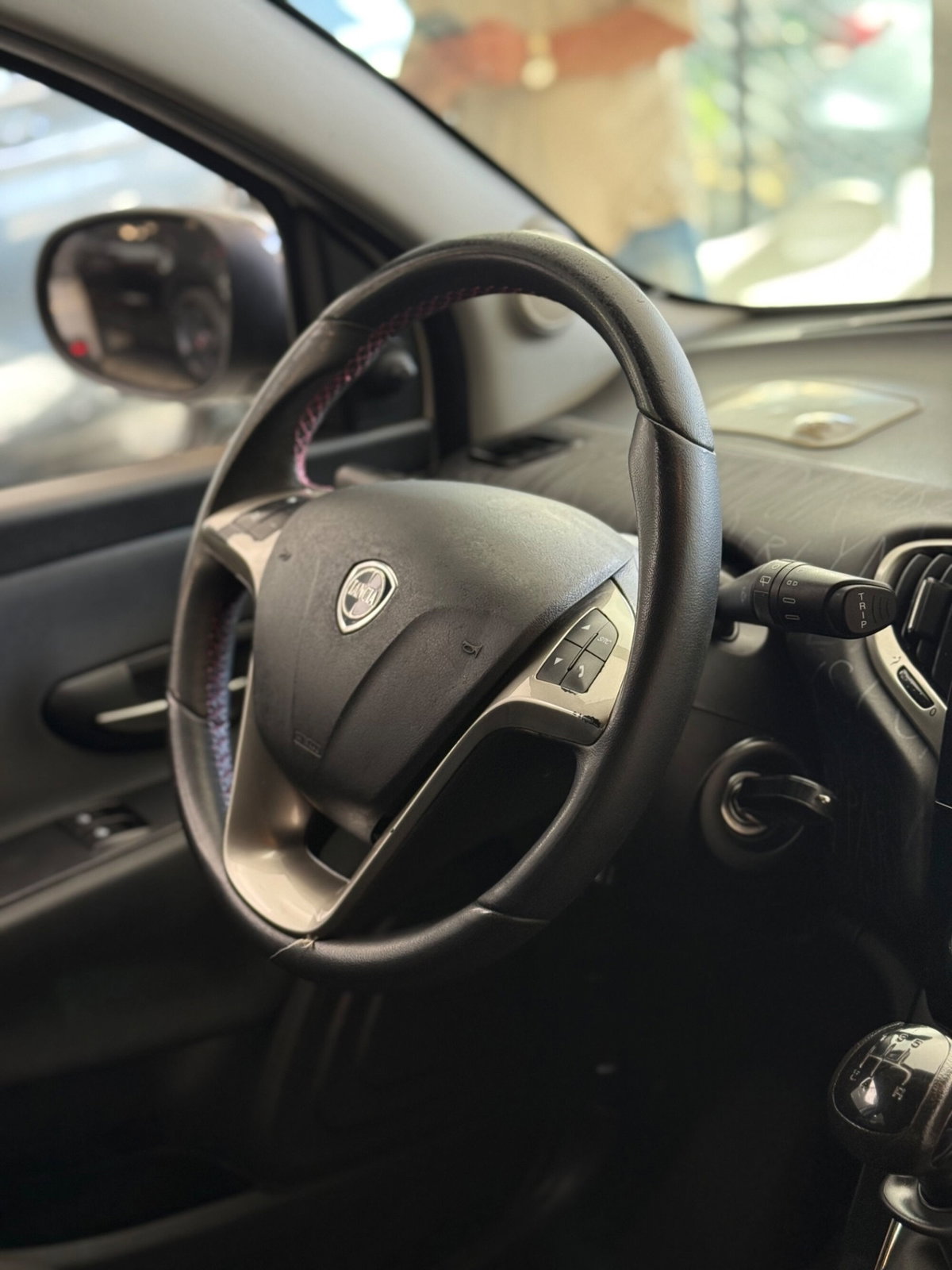 Lancia Ypsilon 1.2 69 CV 5 porte Silver (12)