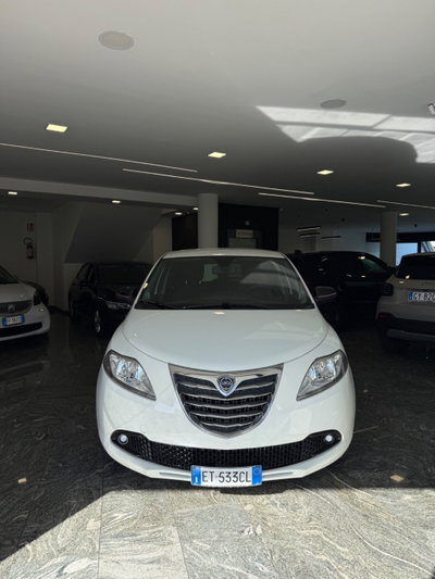 Lancia Ypsilon 1.2 69 CV 5 porte Silver (2)