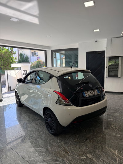 Lancia Ypsilon 1.2 69 CV 5 porte Silver (4)