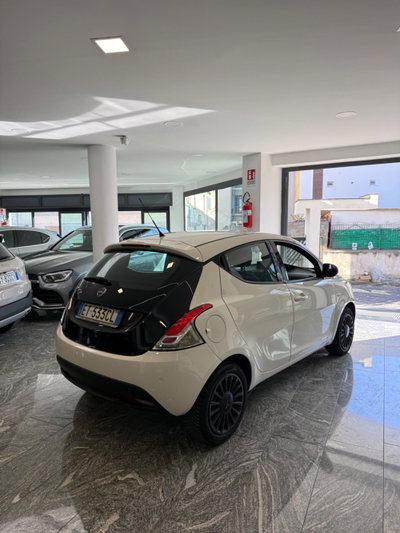 Lancia Ypsilon 1.2 69 CV 5 porte Silver (5)