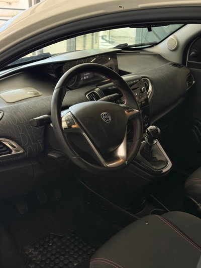 Lancia Ypsilon 1.2 69 CV 5 porte Silver (7)