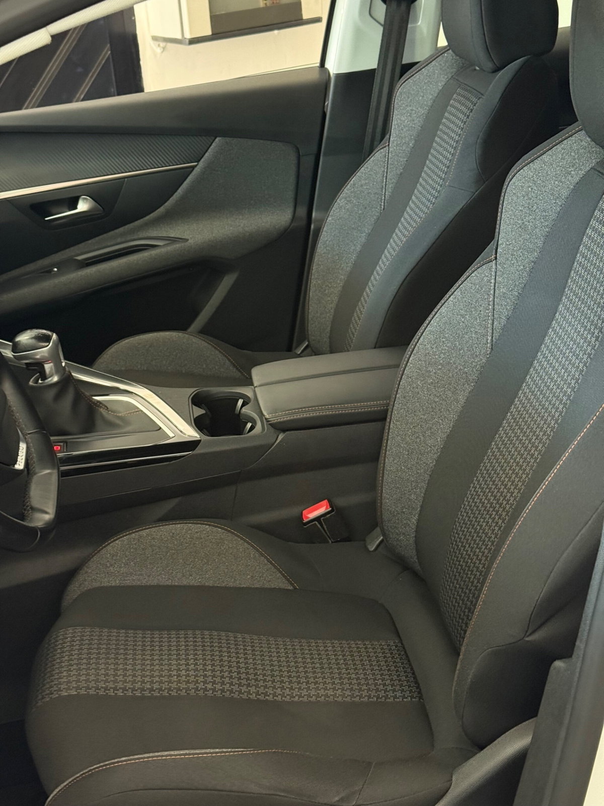 Peugeot 3008 BlueHDi 130 S&S Allure (8)