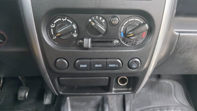 Suzuki Jimny 1.5 DDiS cat 4WD JLX Più (17)