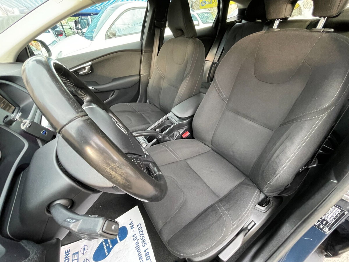Volvo V40 Cross Country D2 1.6 Kinetic (19)