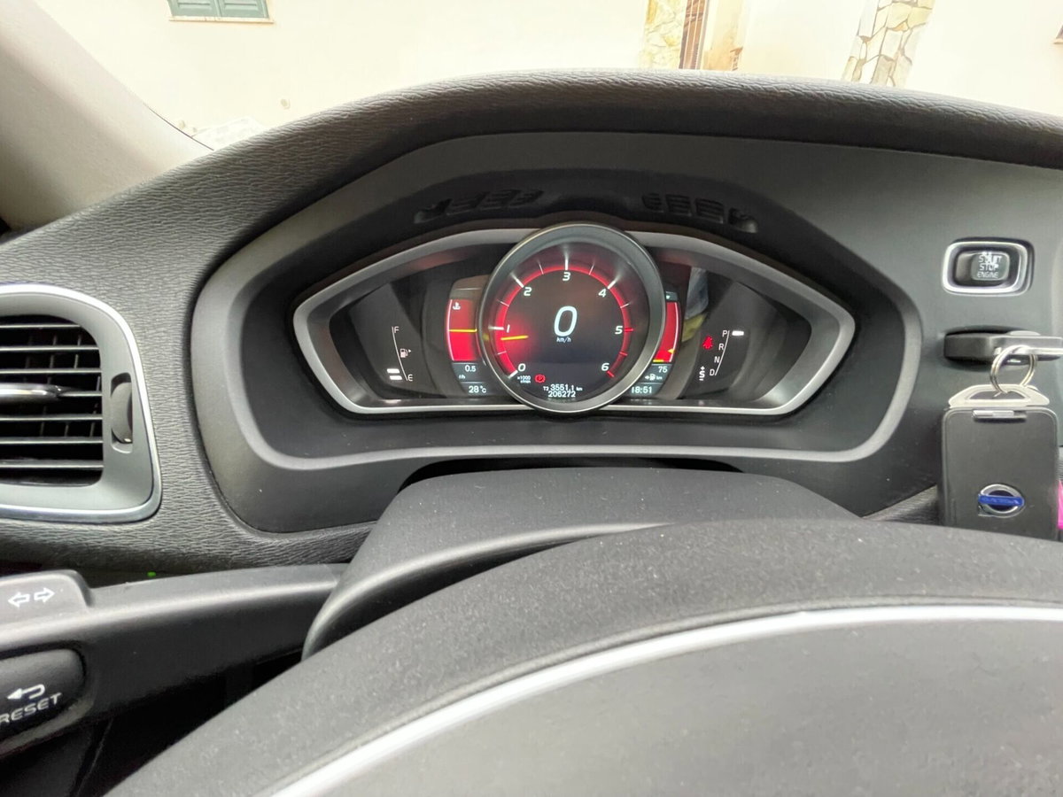 Volvo V40 Cross Country D2 1.6 Kinetic (20)