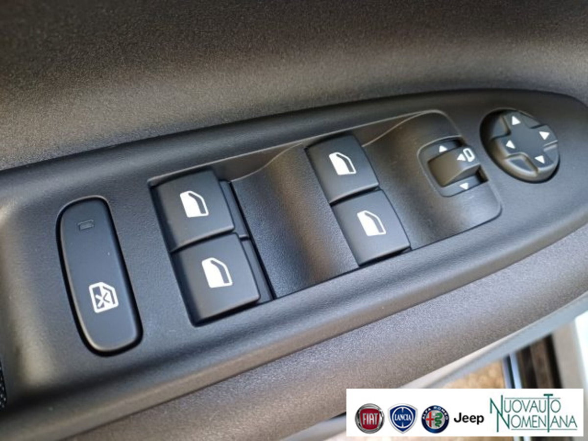 Alfa Romeo Junior 1.2 ibrida Q4 Ti 145cv edct6 (20)