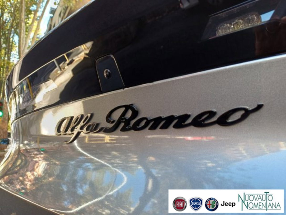 Alfa Romeo Junior 1.2 ibrida Q4 Ti 145cv edct6 (9)
