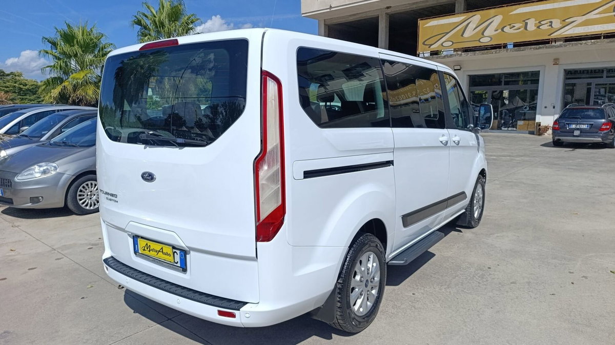 Ford Tourneo Custom Shuttle Bus 320 2.0 EcoBlue 130CV aut.PL Tit. (3)