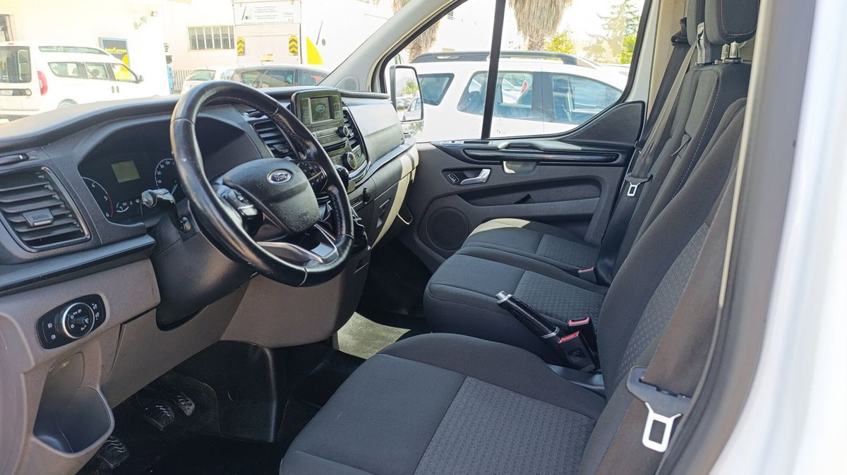 Ford Tourneo Custom Shuttle Bus 320 2.0 EcoBlue 130CV aut.PL Tit. (5)