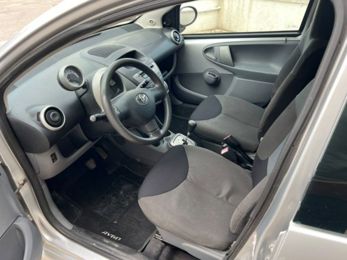 Toyota Aygo 1.0 12V VVT-i 5 porte (11)