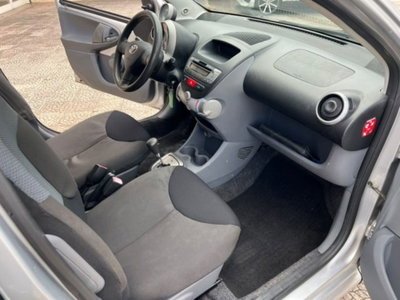 Toyota Aygo 1.0 12V VVT-i 5 porte (12)