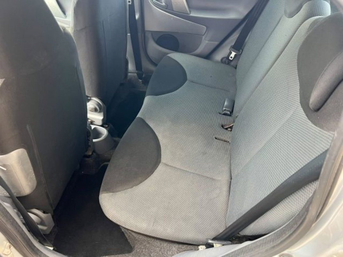 Toyota Aygo 1.0 12V VVT-i 5 porte (13)