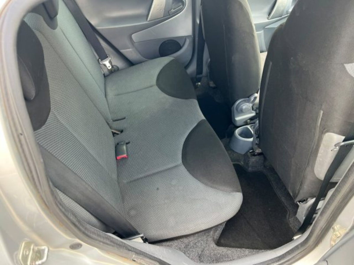 Toyota Aygo 1.0 12V VVT-i 5 porte (14)