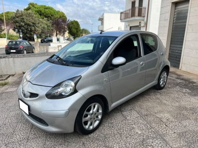 Toyota Aygo 1.0 12V VVT-i 5 porte (2)