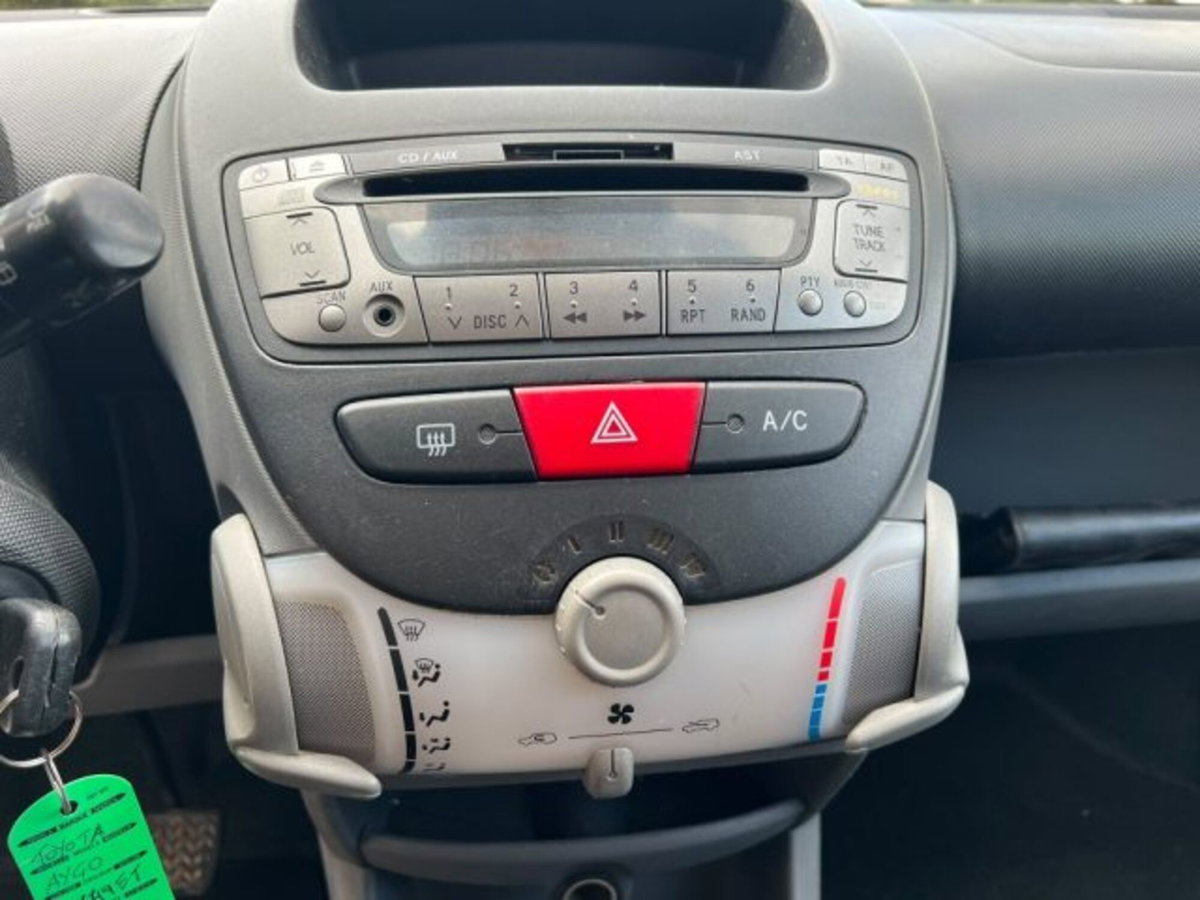 Toyota Aygo 1.0 12V VVT-i 5 porte (20)