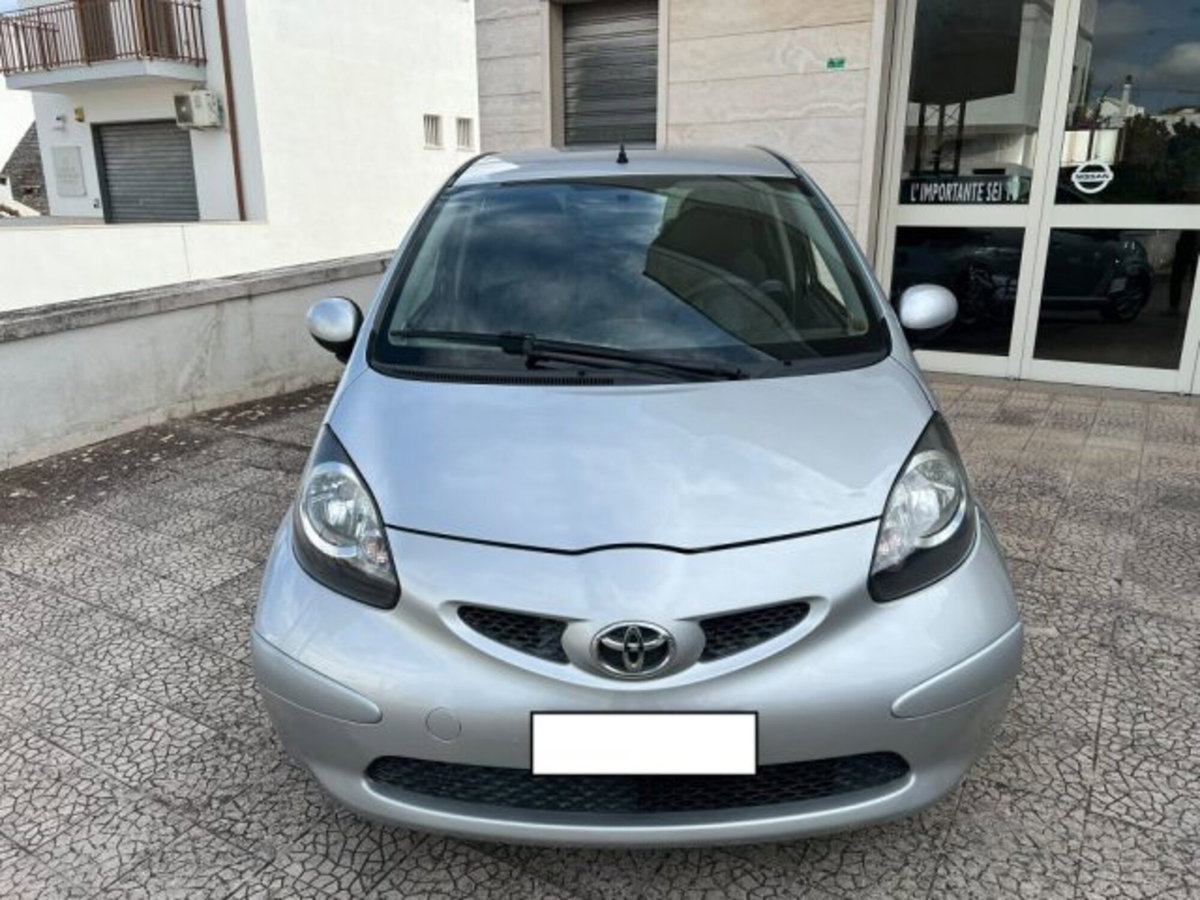 Toyota Aygo 1.0 12V VVT-i 5 porte (4)